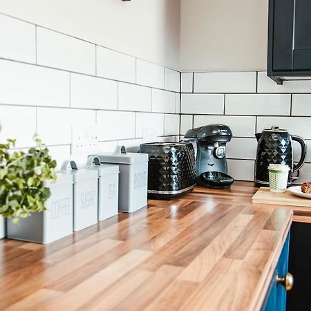 Beautiful Character 3 Bed City Centre Apartment Бат Экстерьер фото