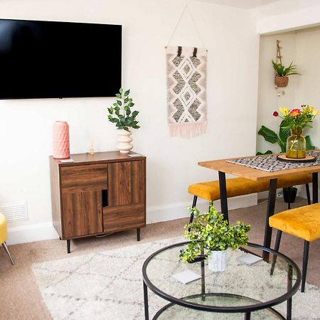 Beautiful Character 3 Bed City Centre Apartment Бат Экстерьер фото