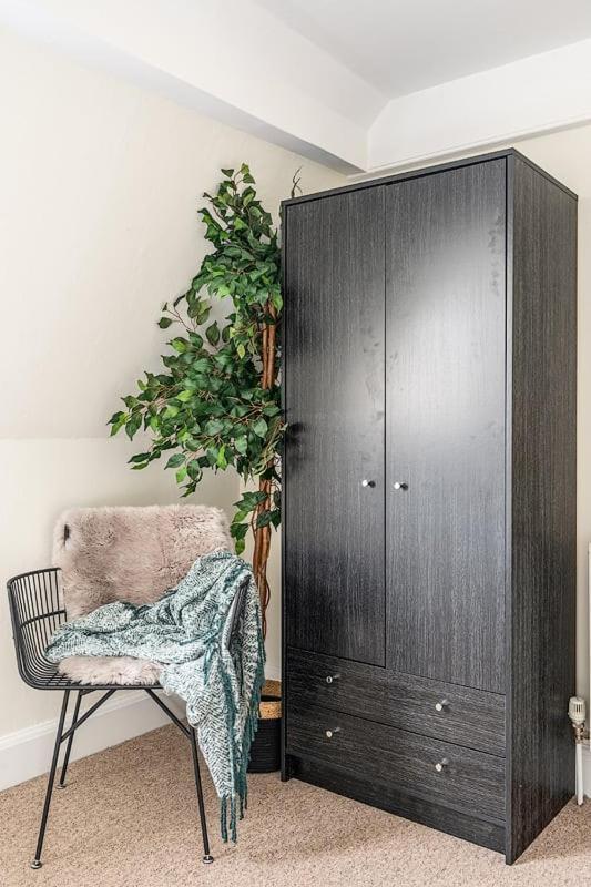 Beautiful Character 3 Bed City Centre Apartment Бат Экстерьер фото