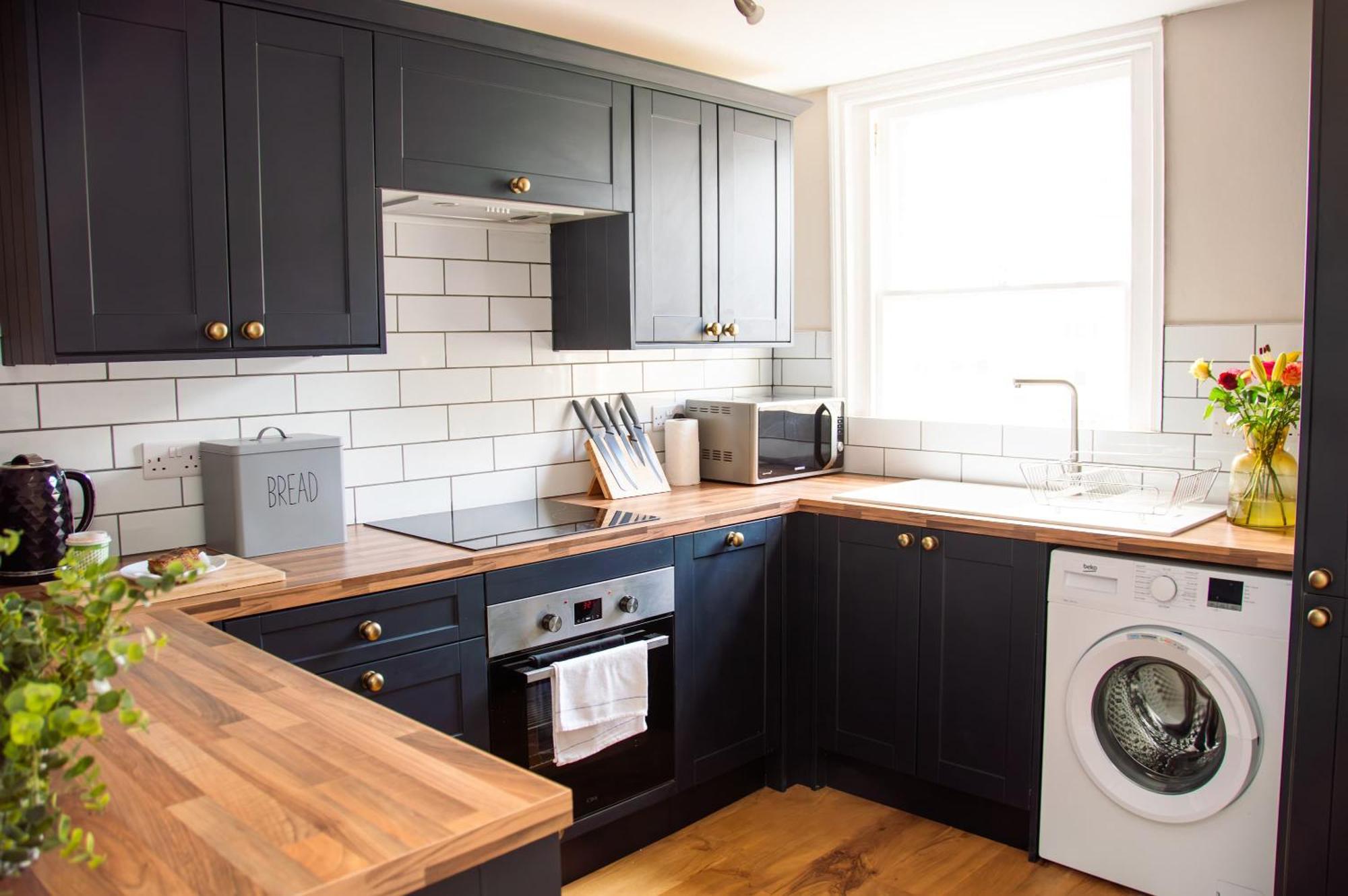 Beautiful Character 3 Bed City Centre Apartment Бат Экстерьер фото