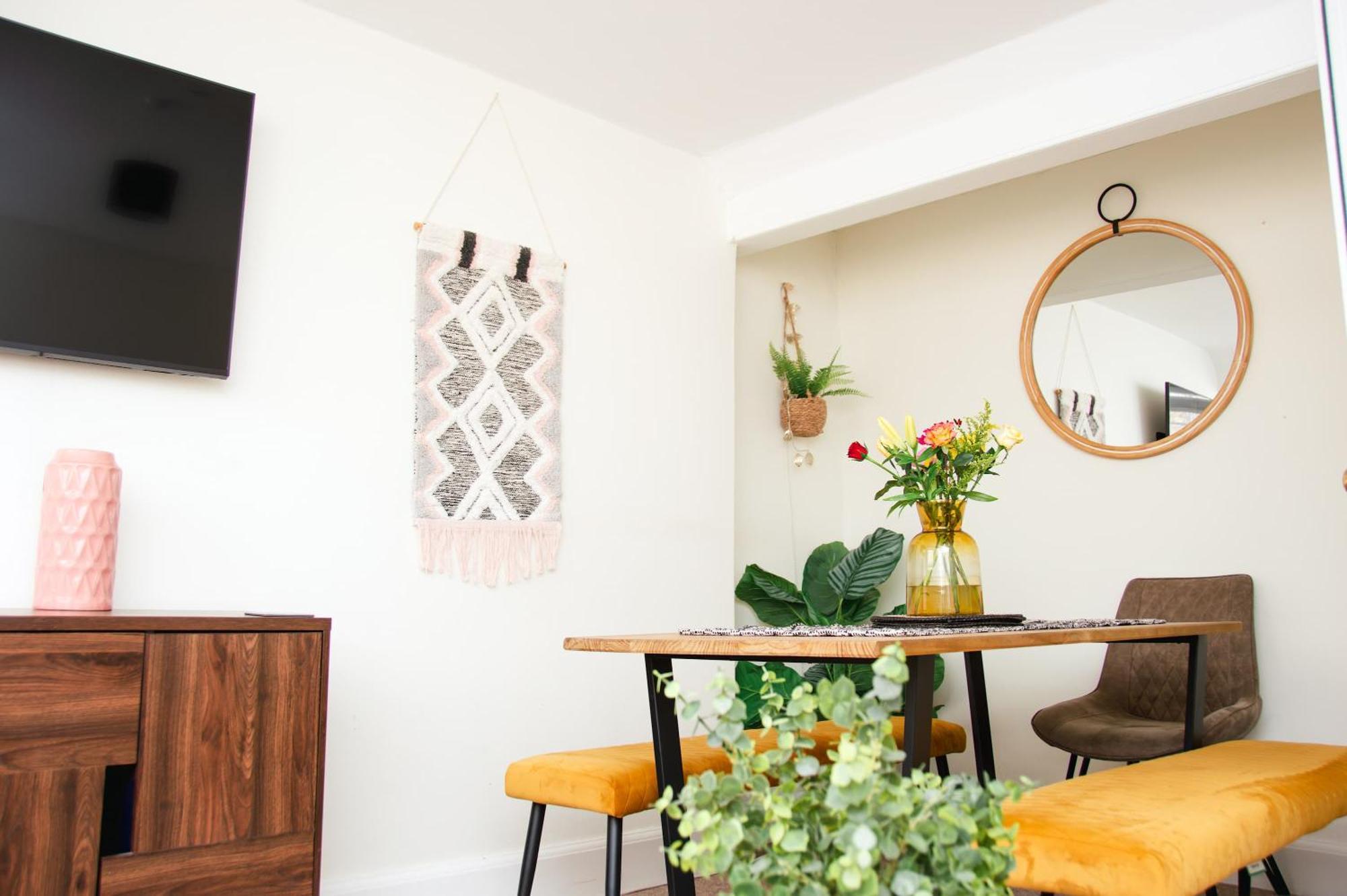 Beautiful Character 3 Bed City Centre Apartment Бат Экстерьер фото