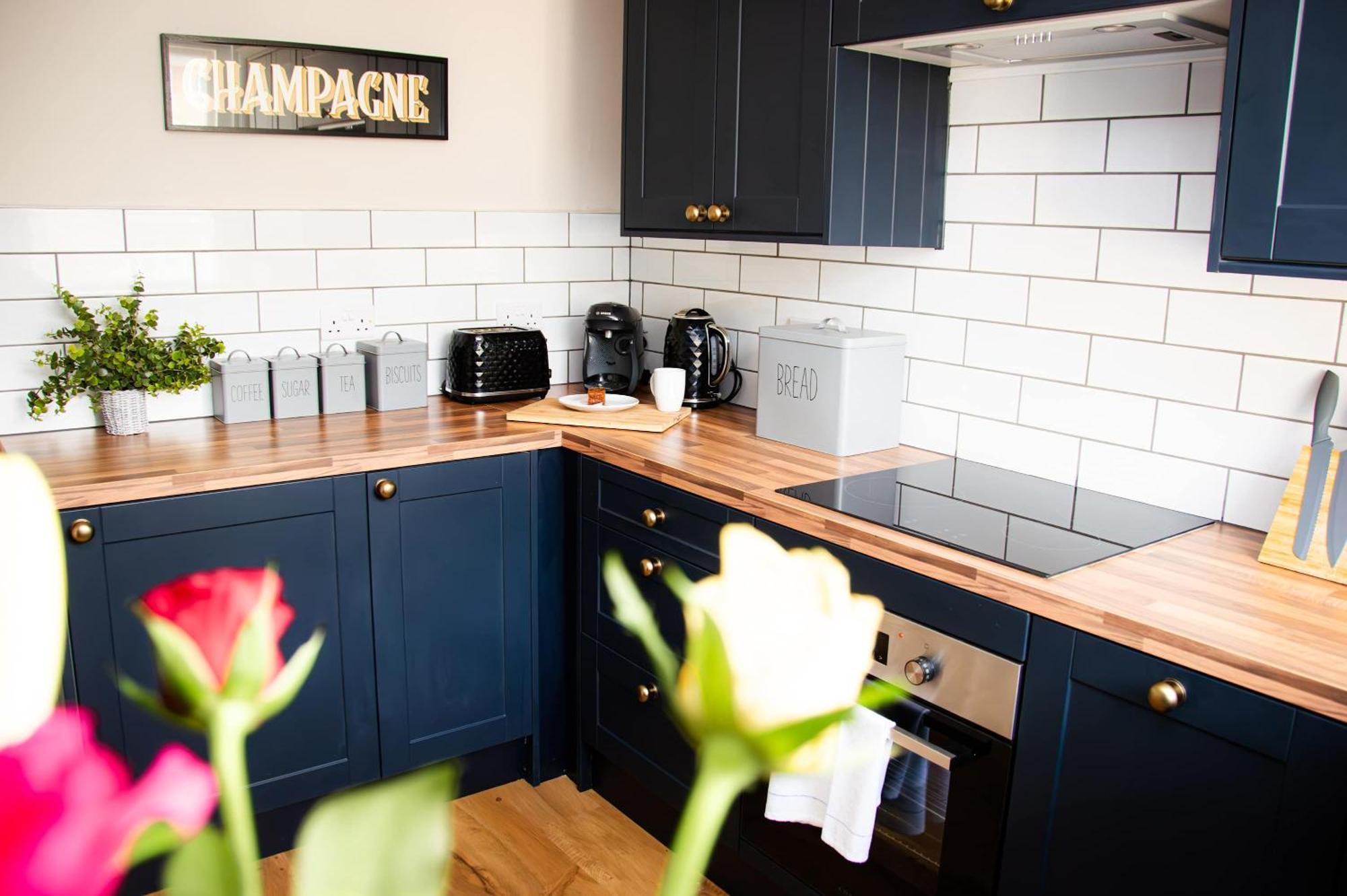 Beautiful Character 3 Bed City Centre Apartment Бат Экстерьер фото